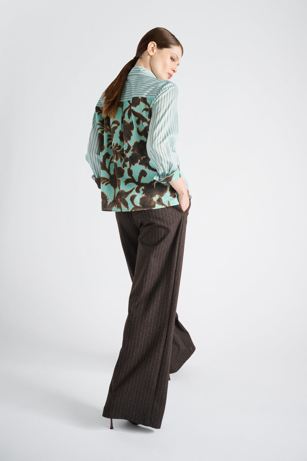 Striped shirt with print on the back and cuffs
