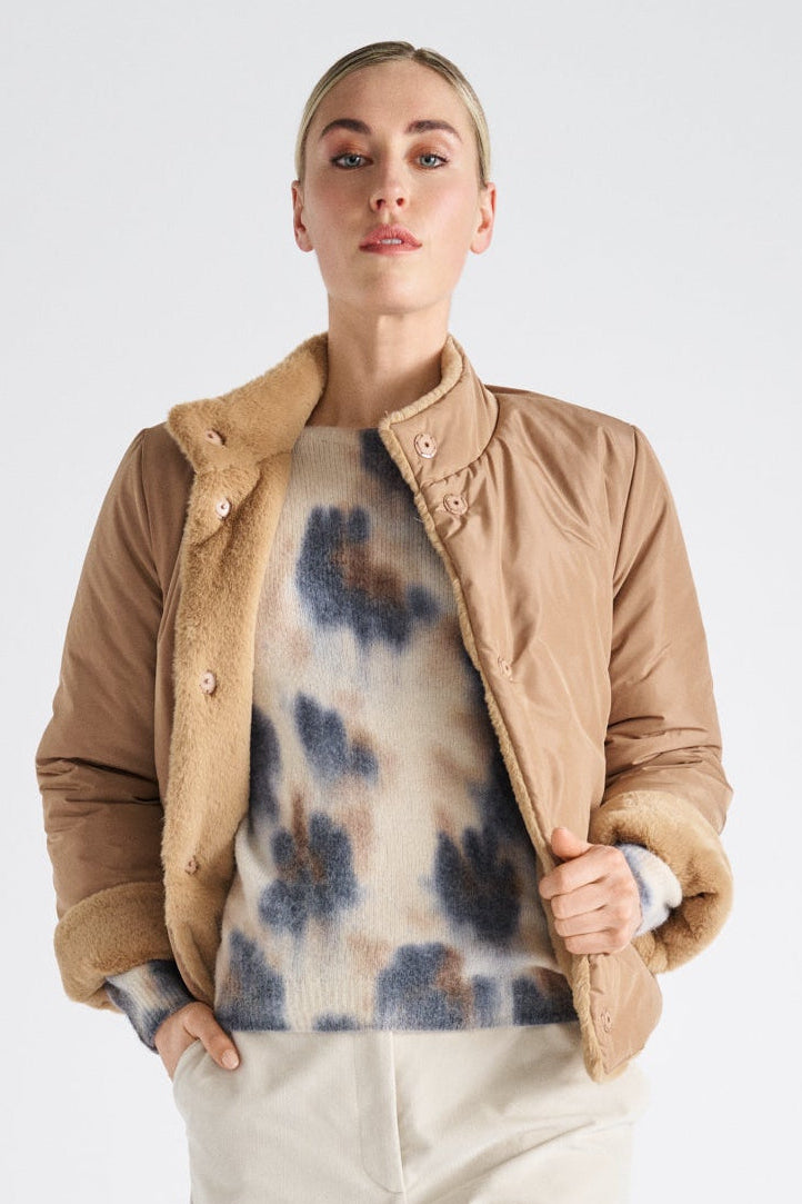 Veste courte réversible camel matelassée et doublée 