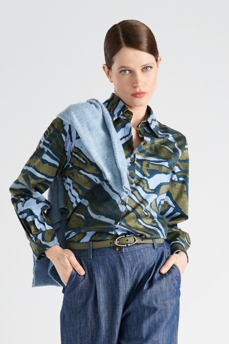 Bloes met grafische print in groen en blauw