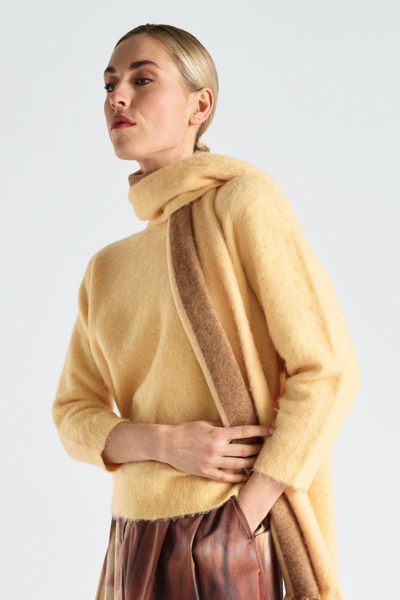 Gele harige wijde alpaca trui