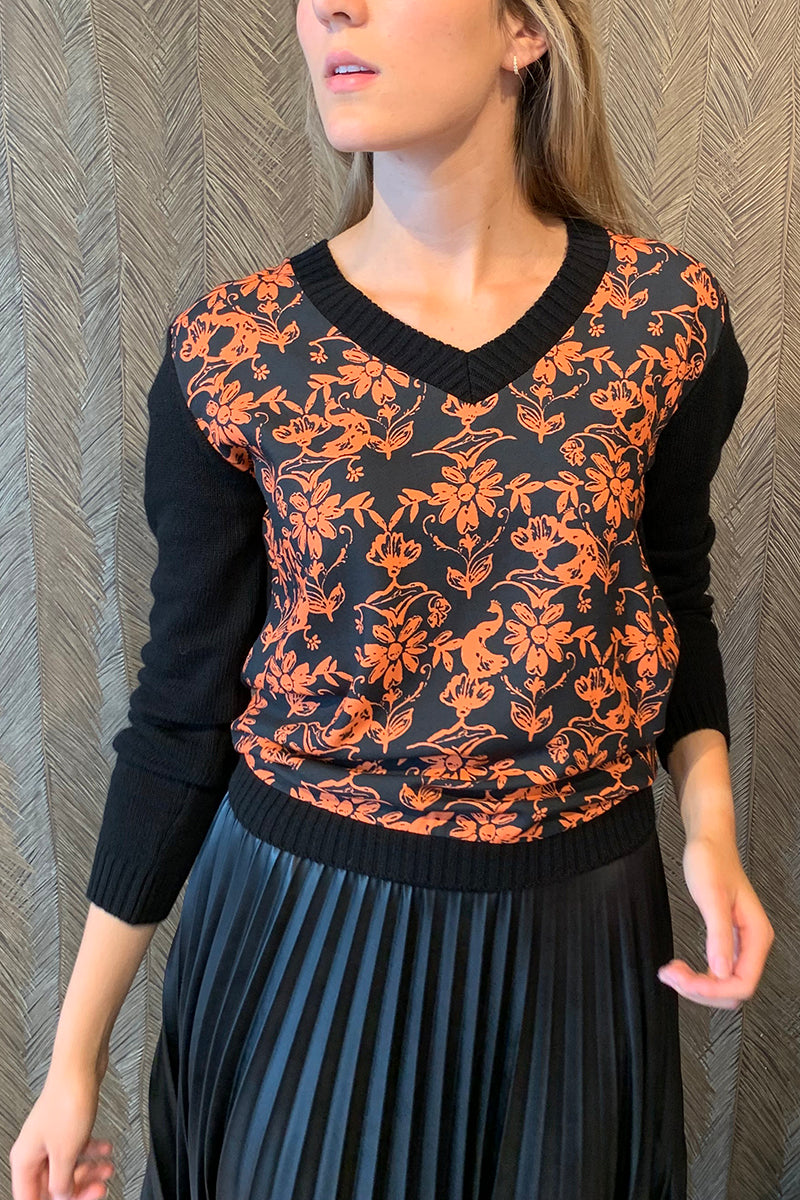 Pull with original dessin in black/orange