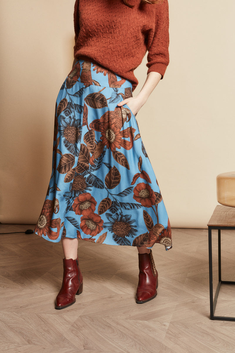 Beautiful feminin skirt in bright blue and brown