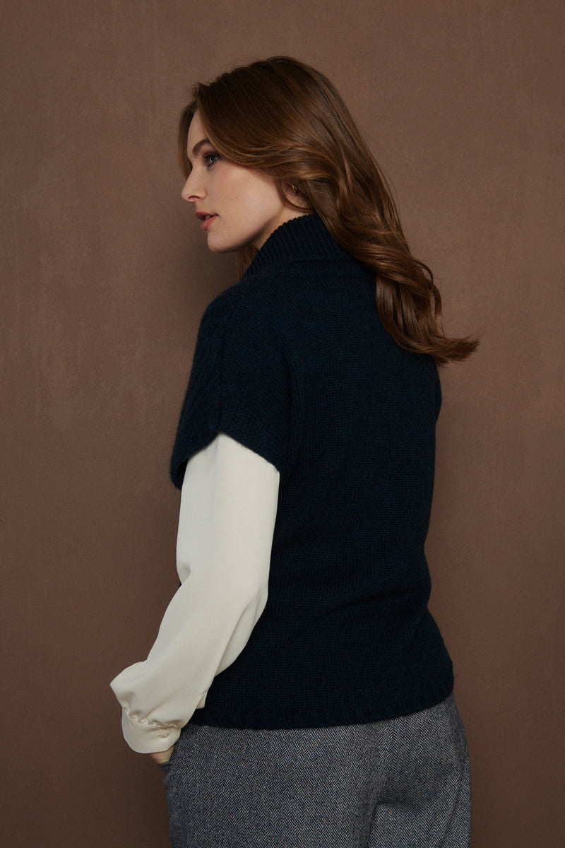 Knitted dark blue short-sleeved turtleneck