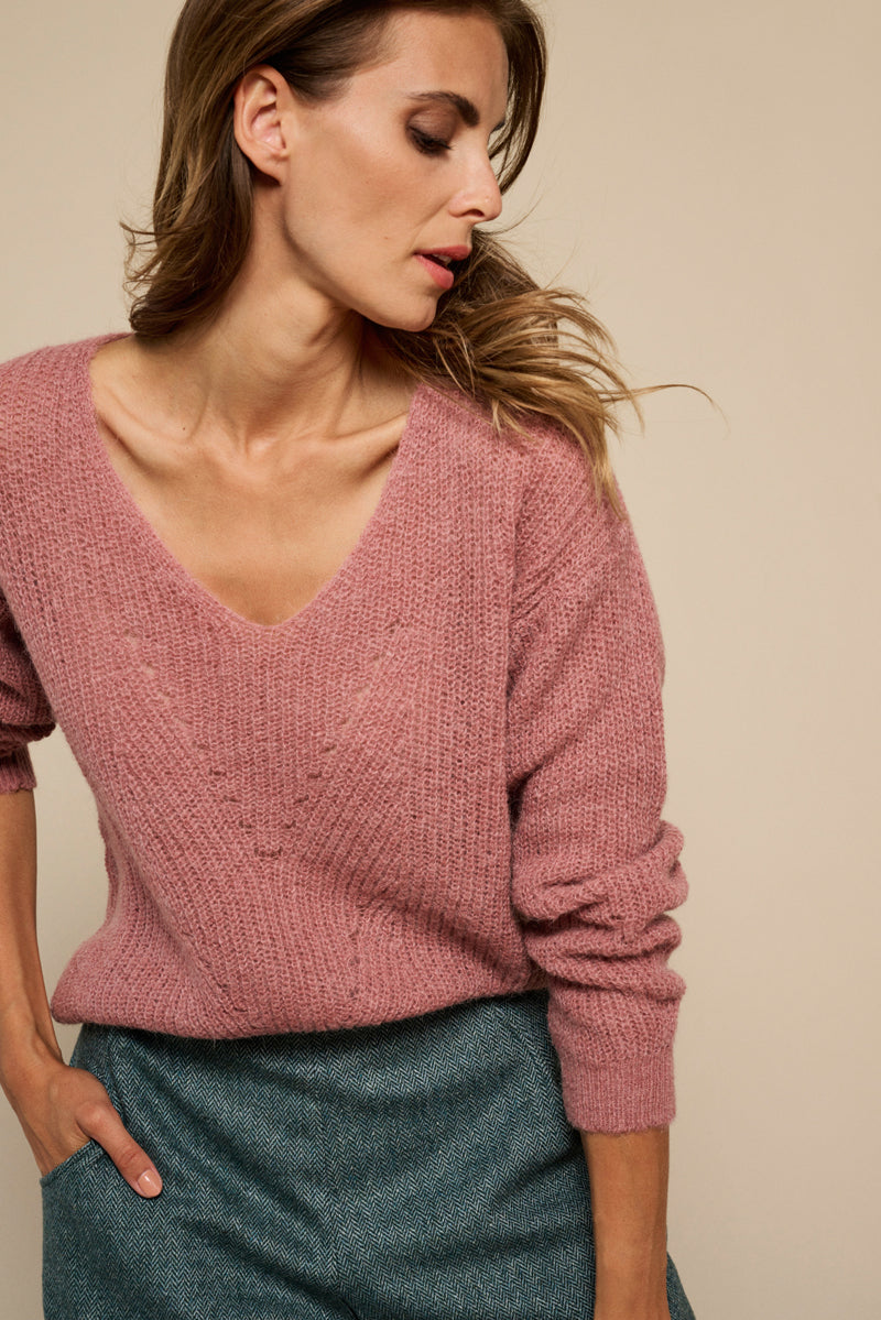 Pull en tricot à joli cou V