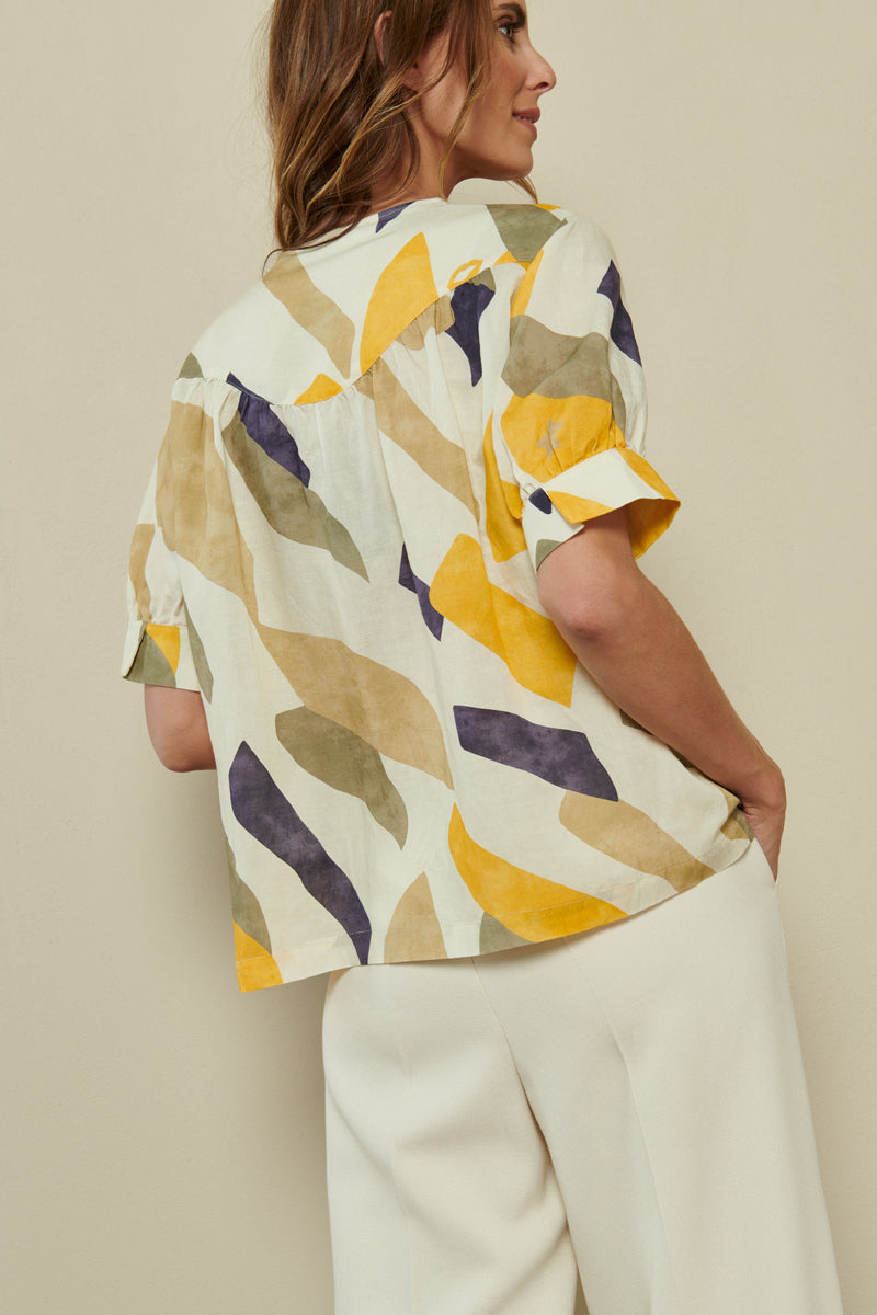 Blouse with graphic print 