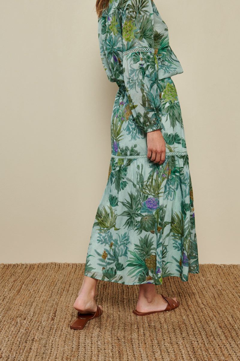 Long skirt in tropical flower print