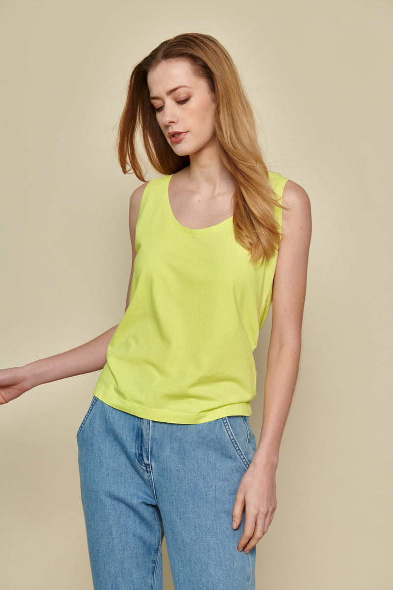 Basic top in soft yellow