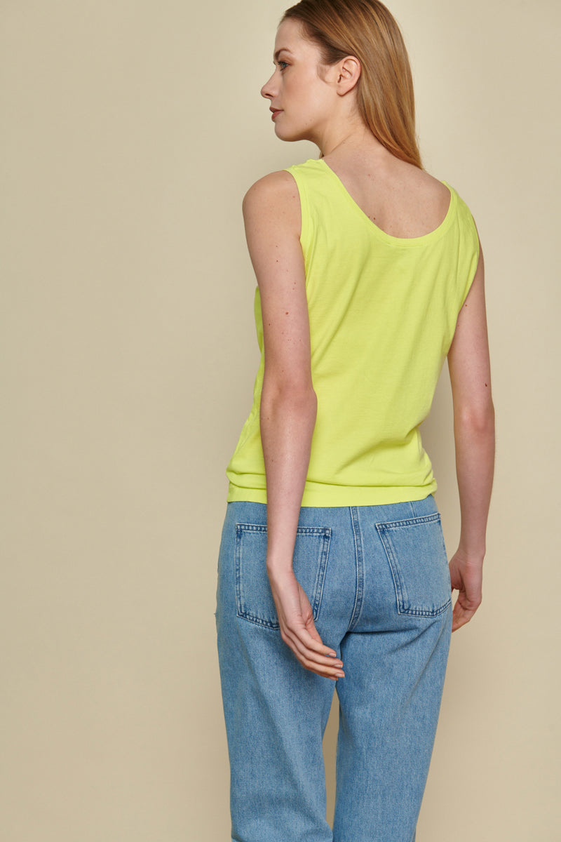 Basic top in soft yellow