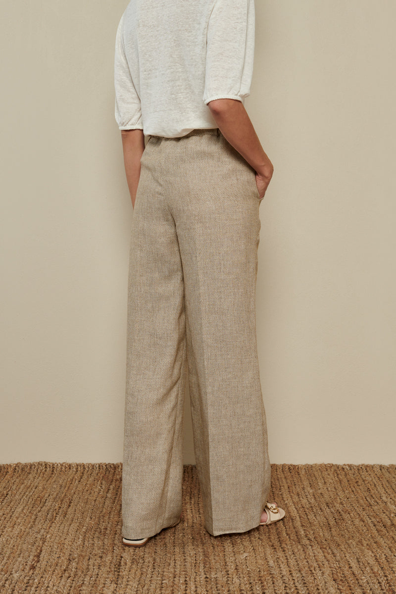 Trendy beige trousers