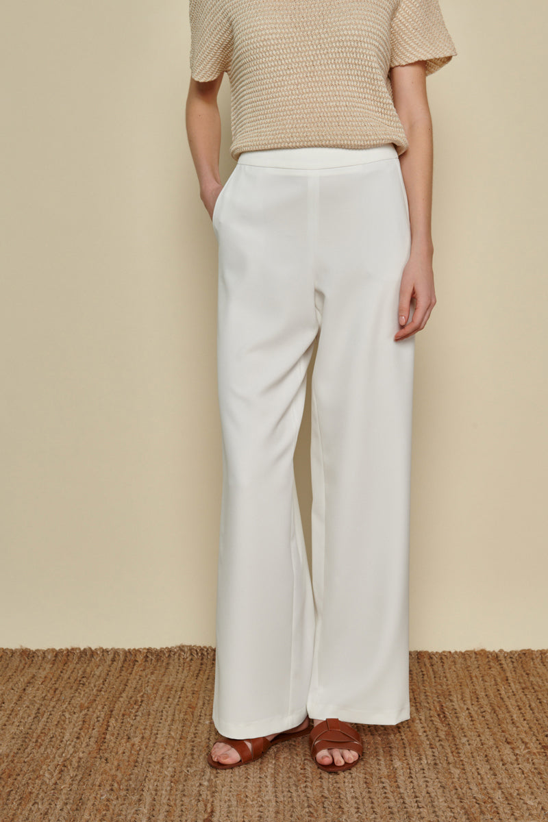 Wide trousers in white