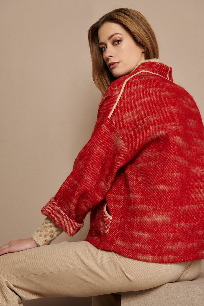 Red coat in knitted fabric