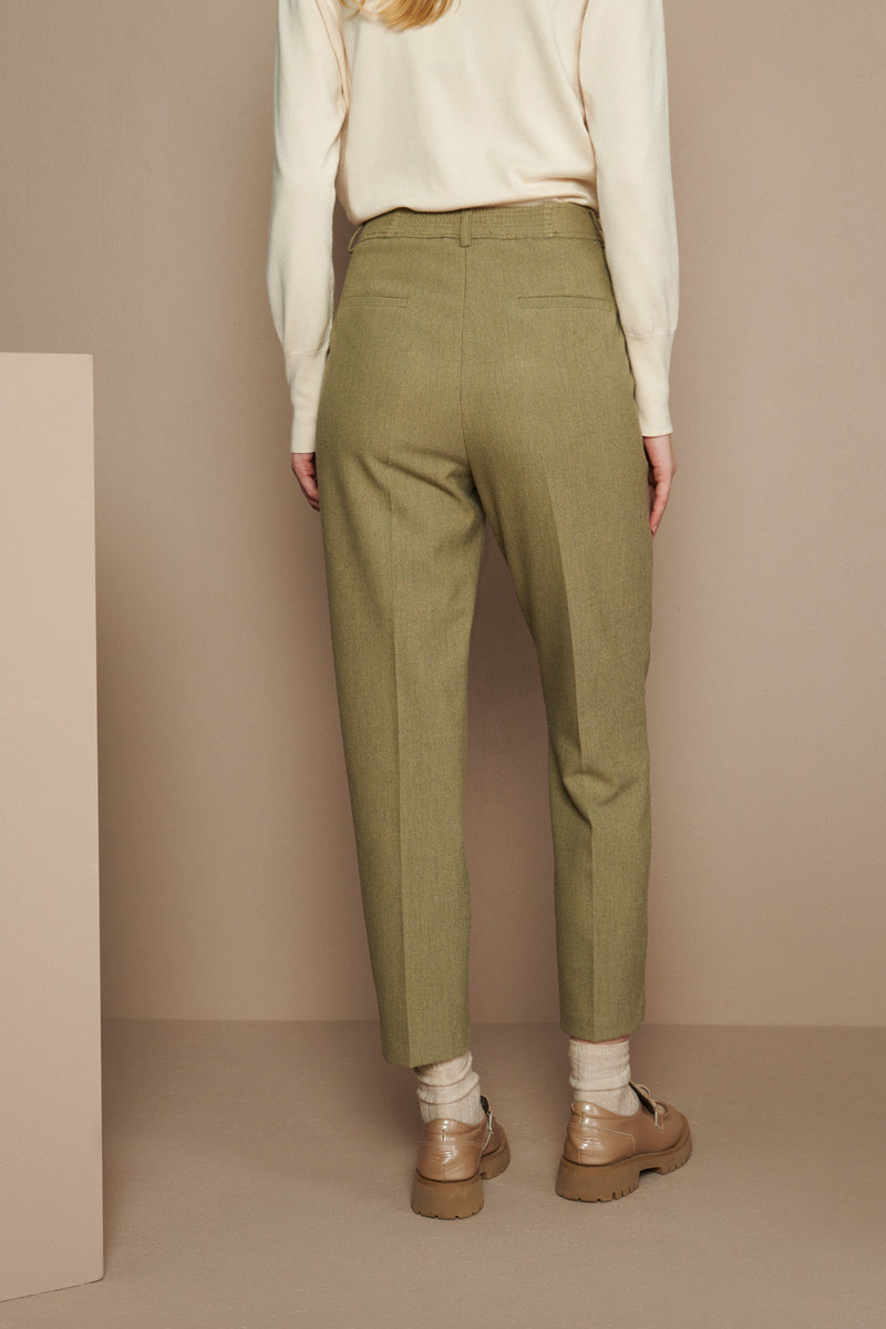 7/8 trousers in moss green