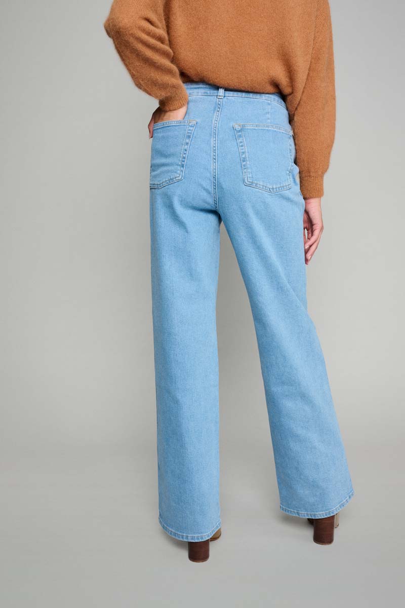 Wide-leg jeans in light blue denim