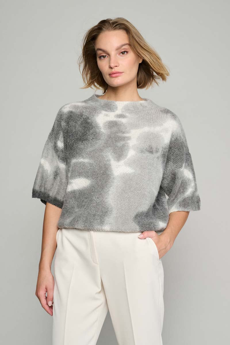 Pullover with grey tones
