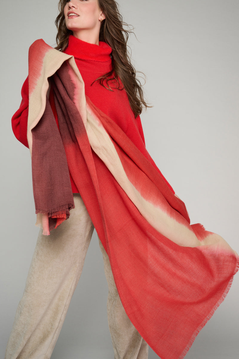 Scarf in red tones and ecru