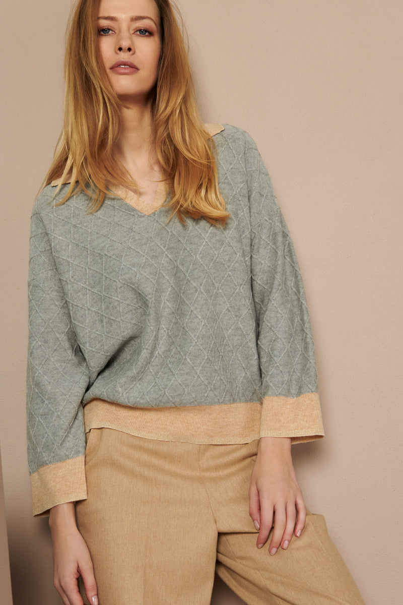 Grey pullover with camel