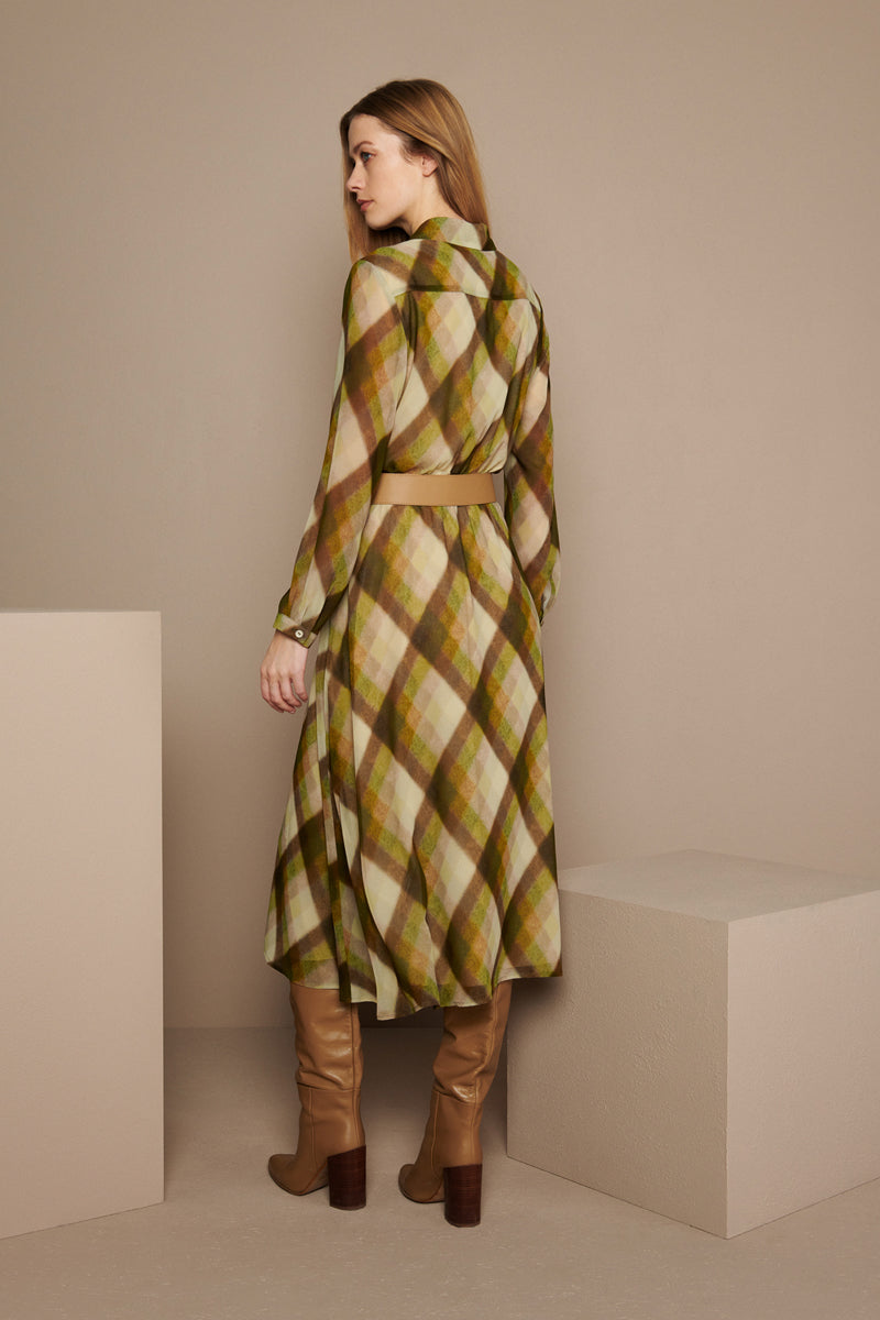 Trendy dress with tartan motif