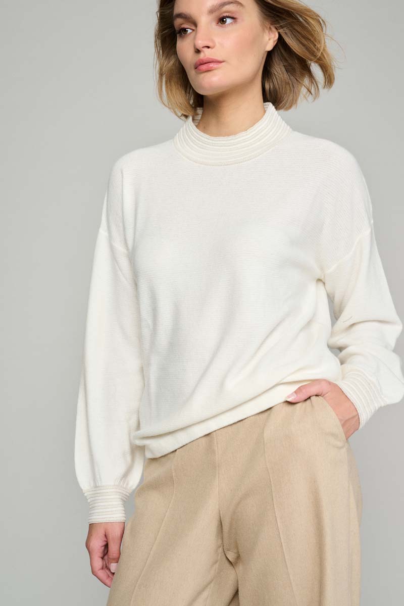 Ecru pullover with long sleeves