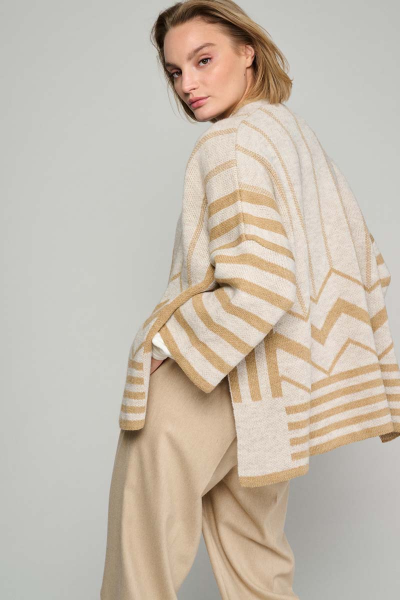 Cape in shades of beige