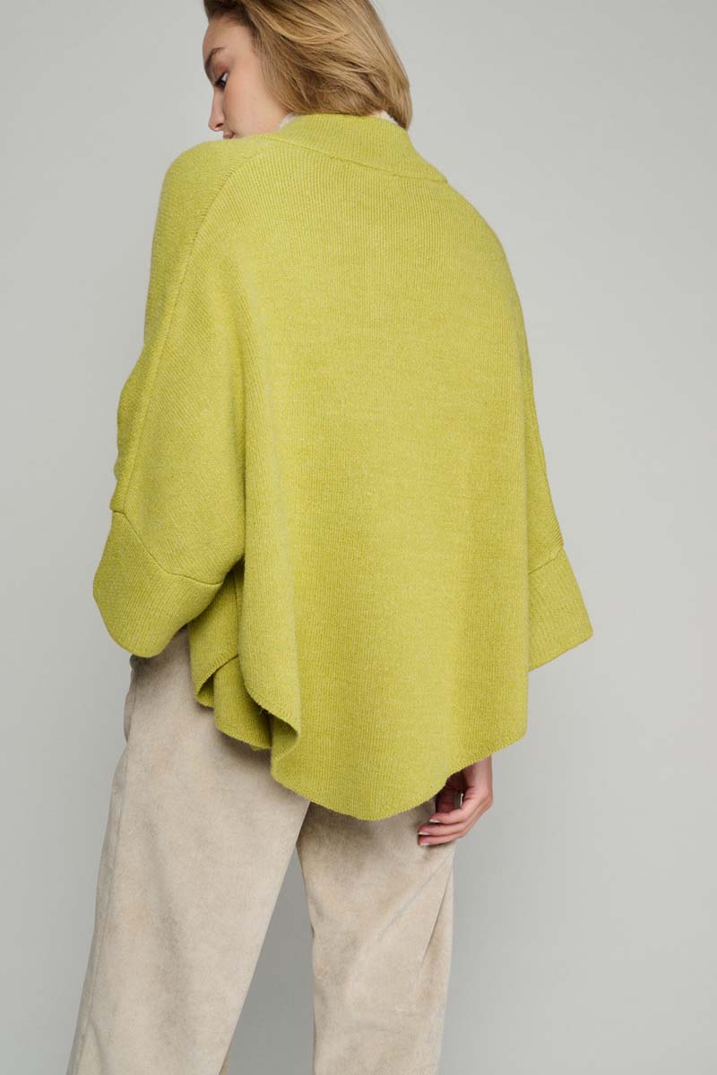 Cape in moss green with buttons