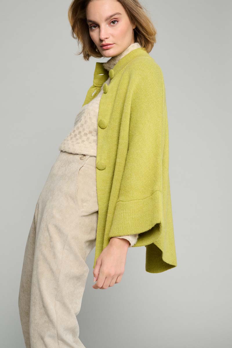 Cape in moss green with buttons
