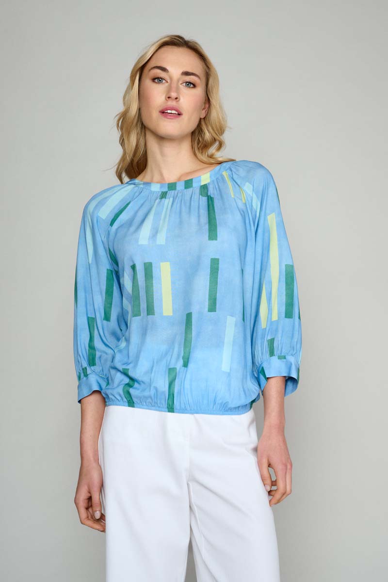 Loose-fitting blouse with blue print 
