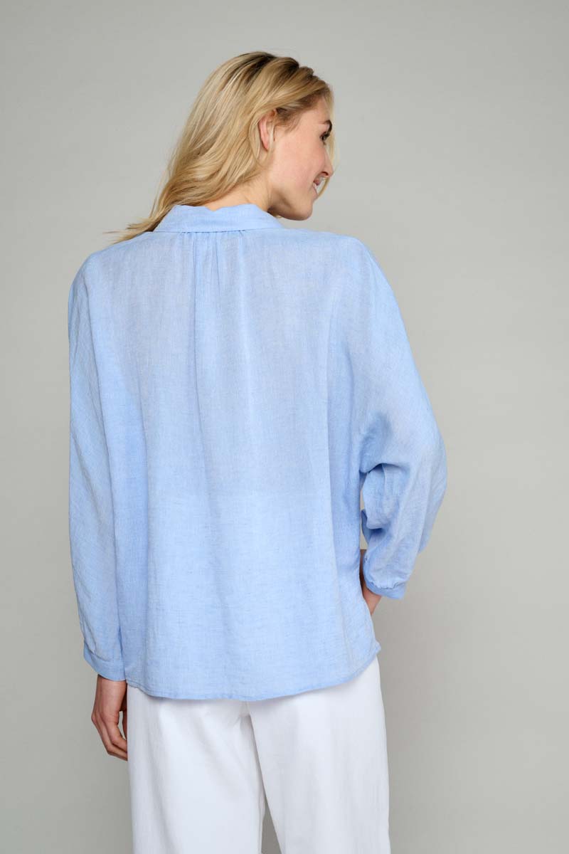 Cute blouse in blue viscose linen