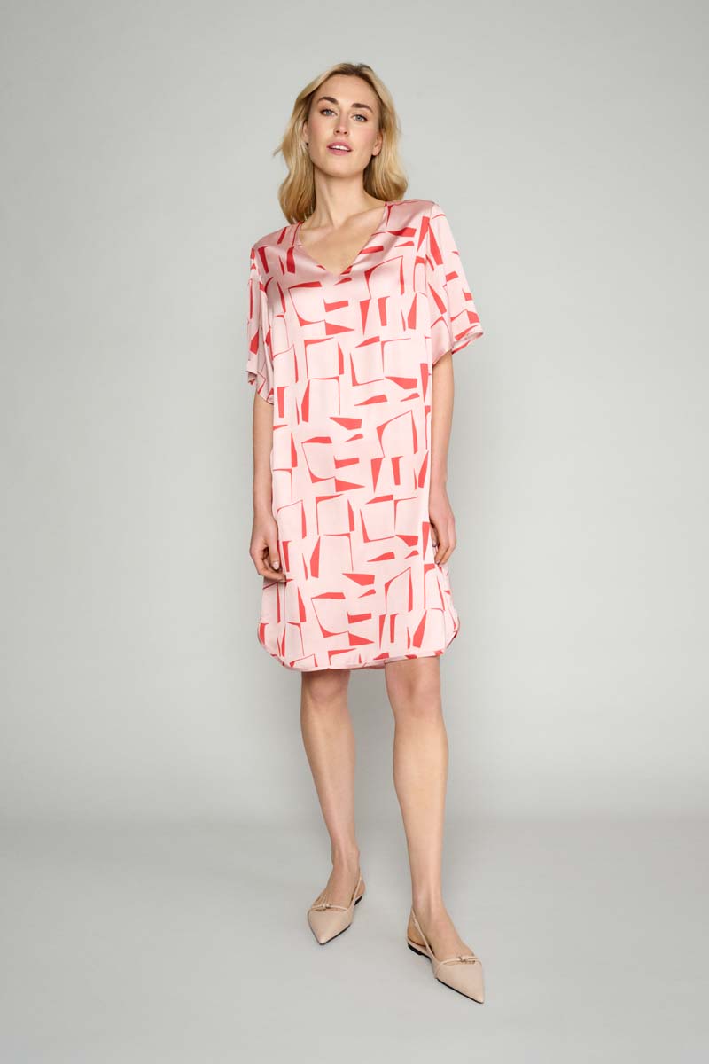 Supple tunic dress in abstract print