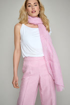 Losvallende roze sjaal