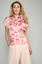 Loose top in abstract print 