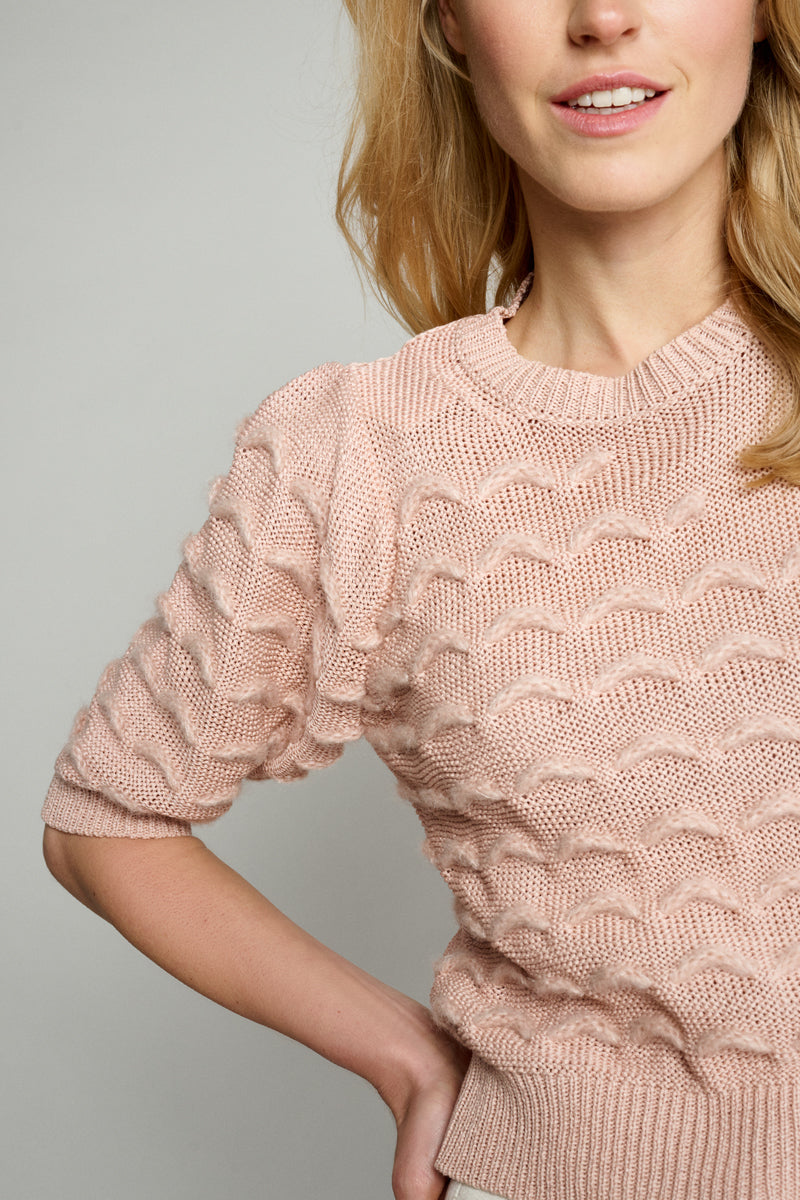 Textured knitted pullover in salmon pink