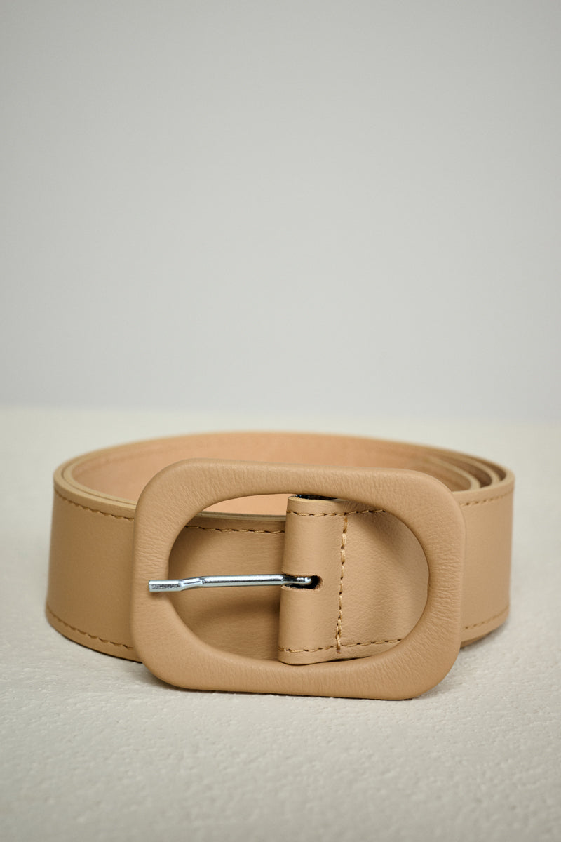 Belt in camel leather
