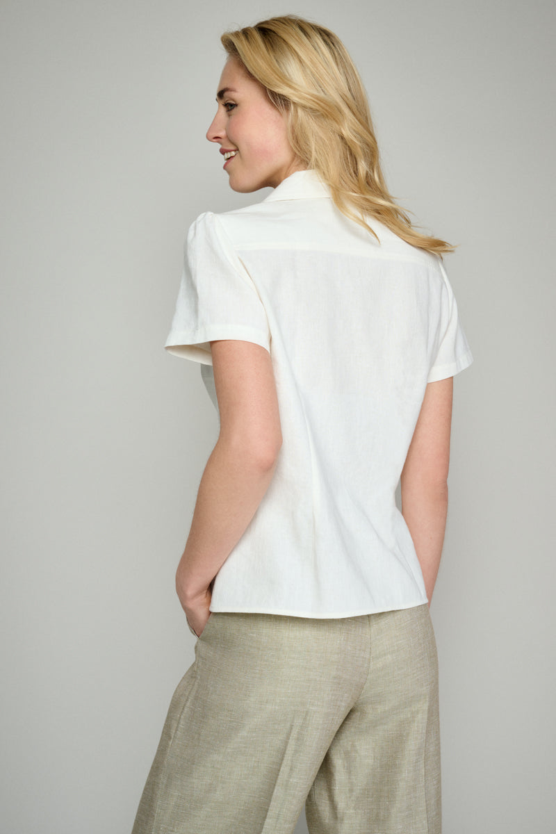 White short-sleeved blazer 