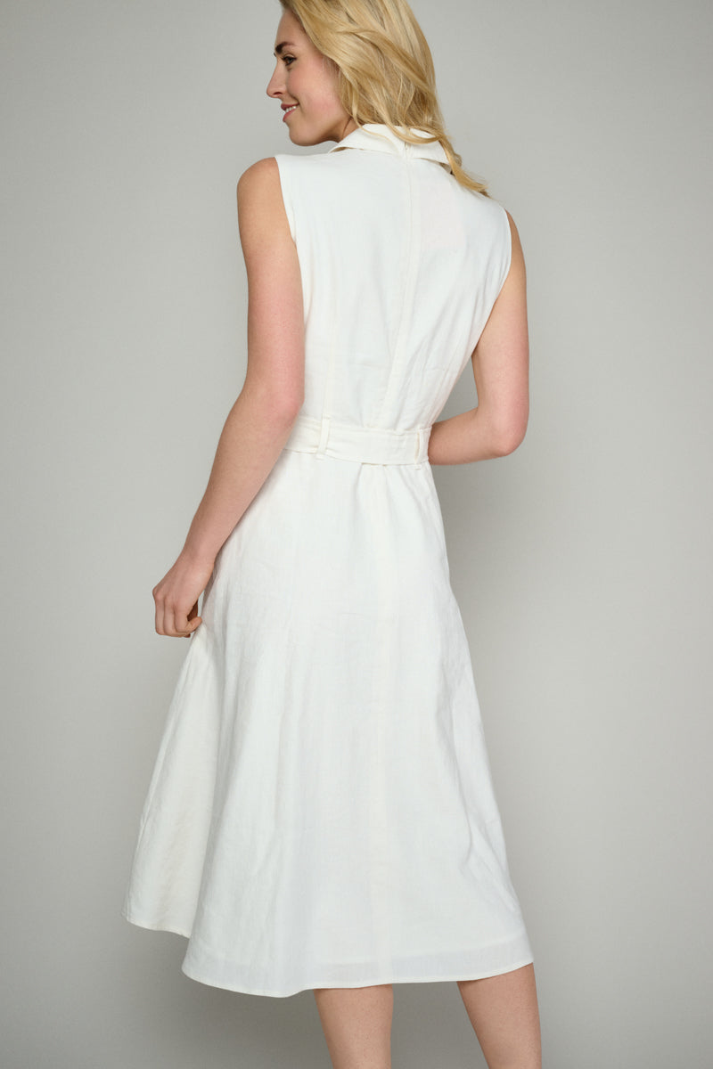 Élégante robe blanc sans manches 