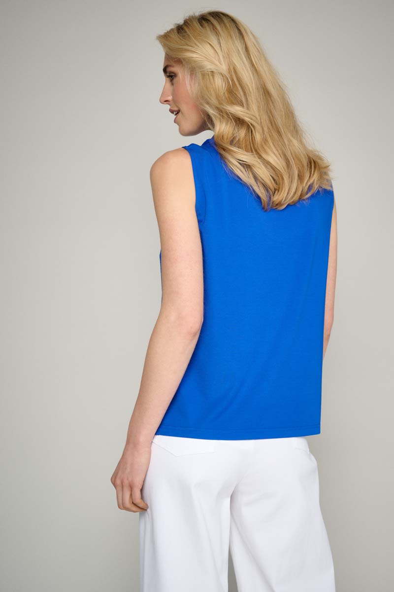 Blue top with V-neck and polo collar