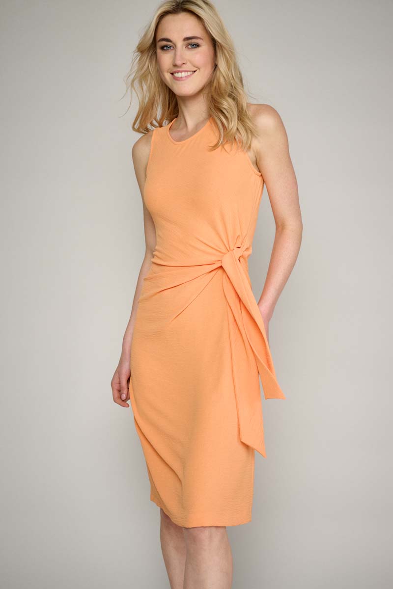 Supple-flowing dress in orange