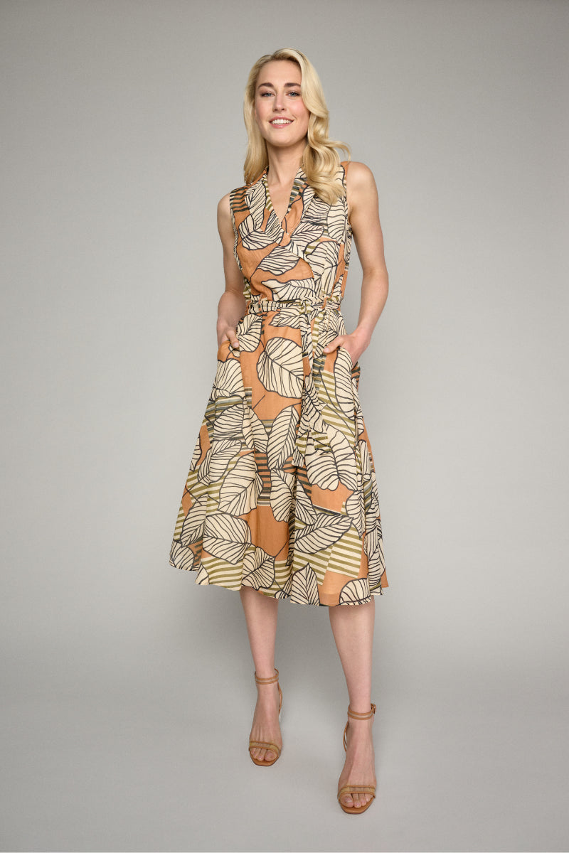 Elegant sleeveless dress with print
