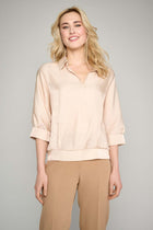 Loose gold blouse with waffle effect
