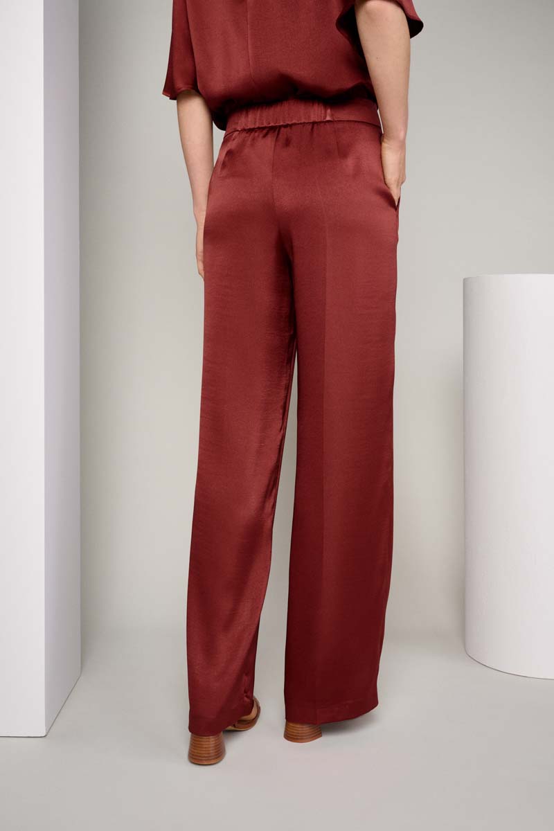 Bordeaux pants in satin look