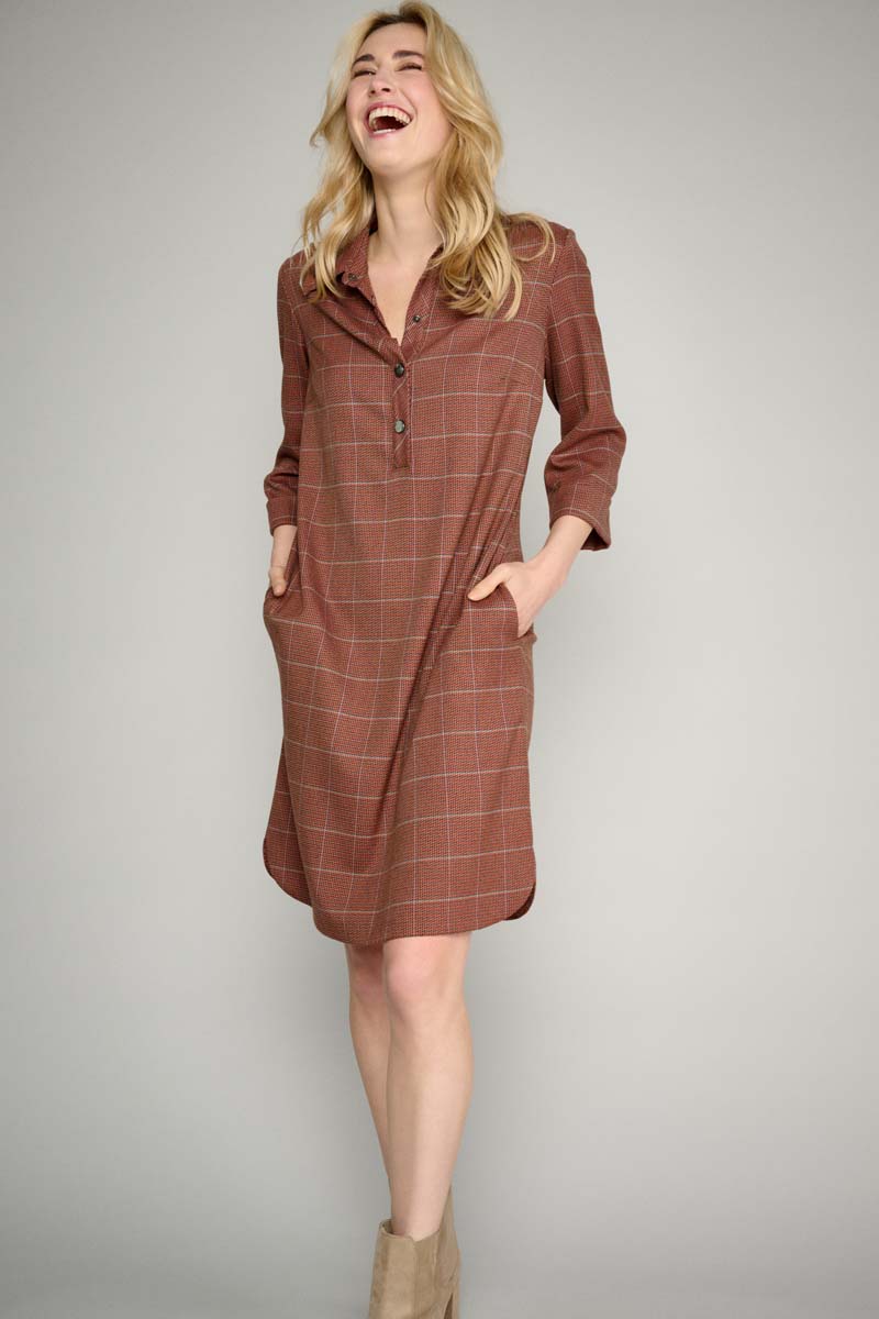 Bordeaux dress with check pattern