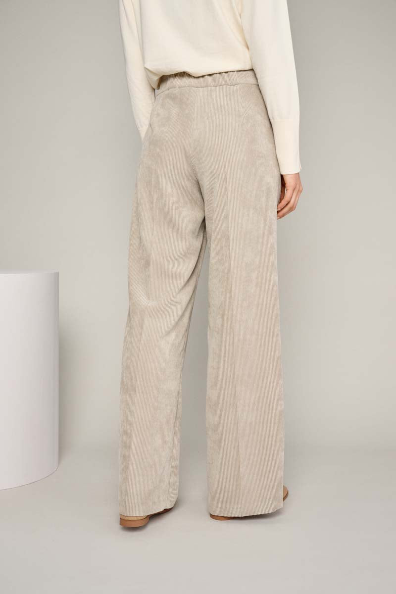 Wide leg pants in velour