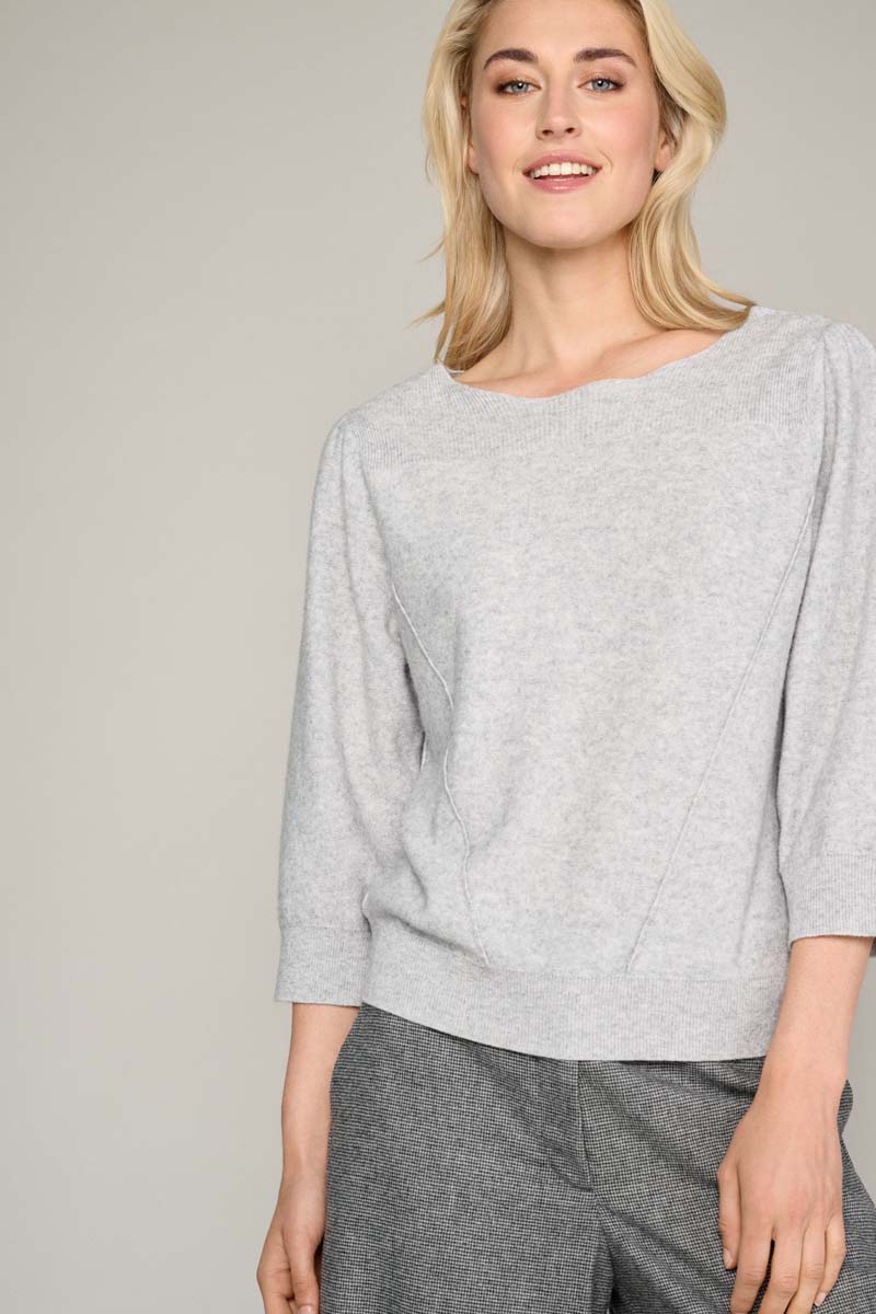 Pull gris lisse avec col rond