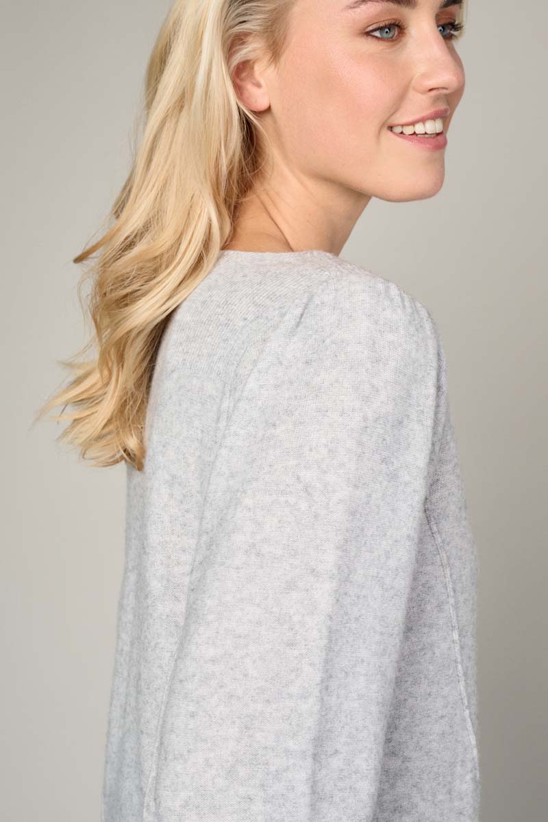 Pull gris lisse avec col rond