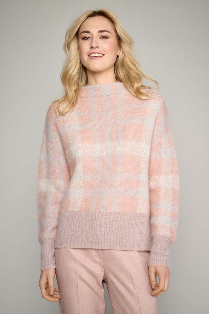 Soft pink pull with check pattern