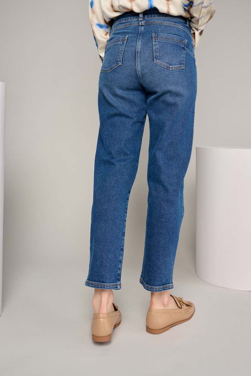 Narrow dark blue jeans