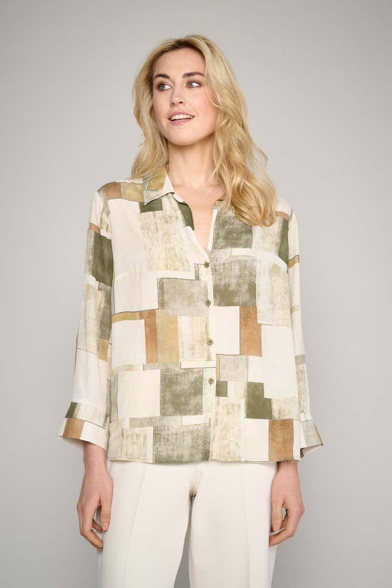 Blouse in abstracte print