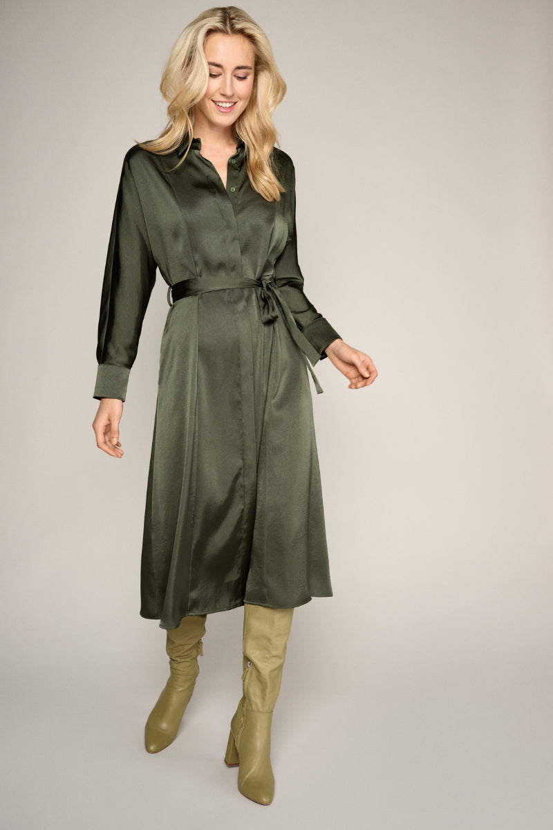 Robe verte en satin