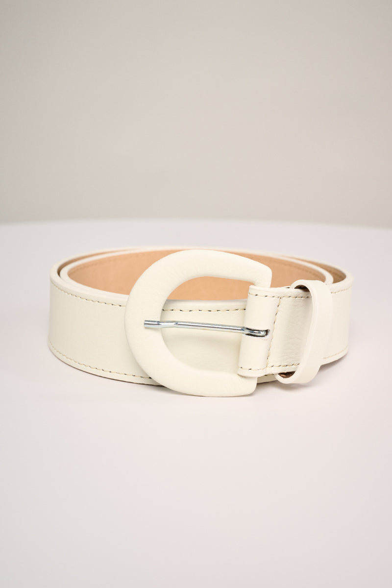 Wider leather belt in cream colour