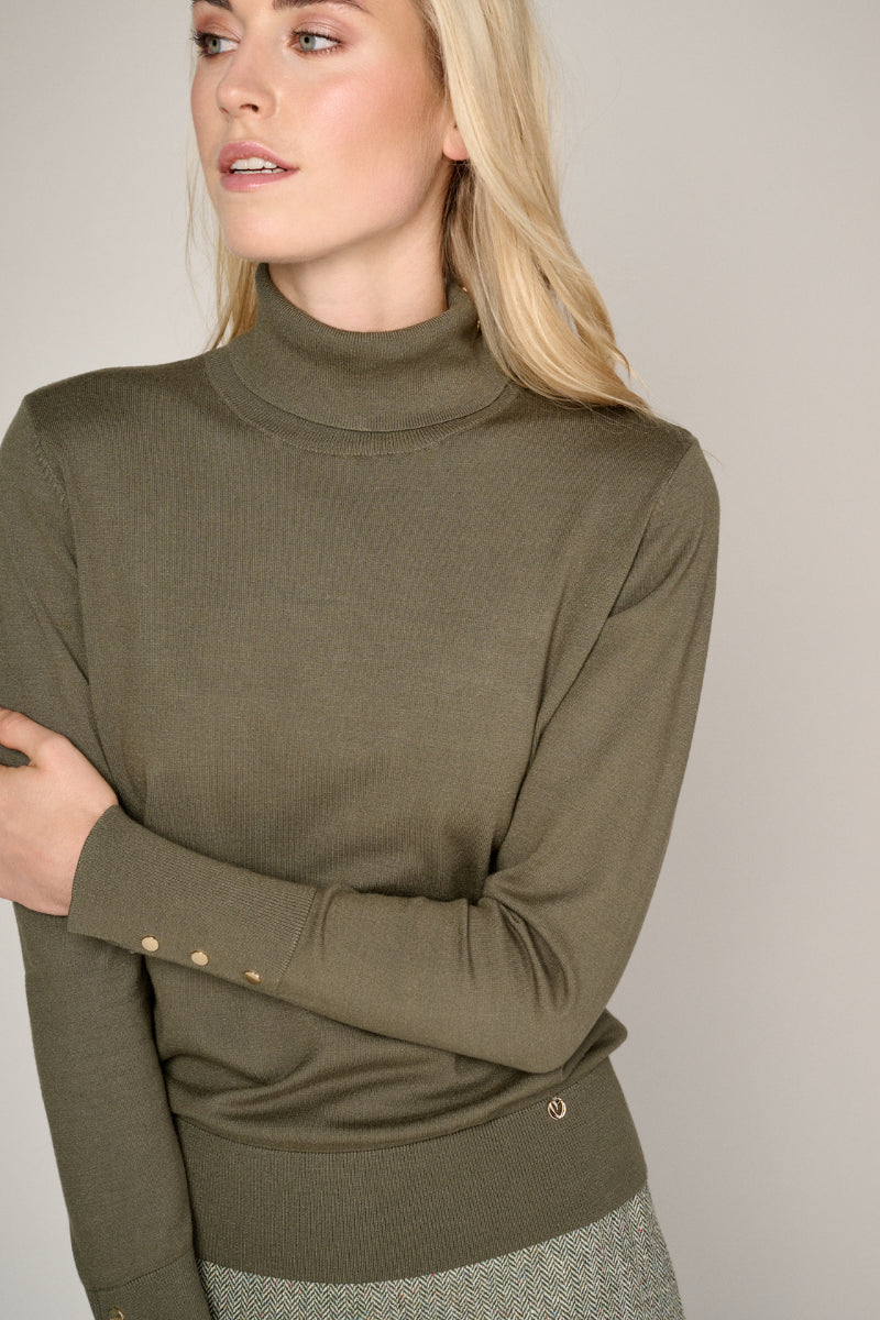 Fine-knit turtleneck jumper in kakhi