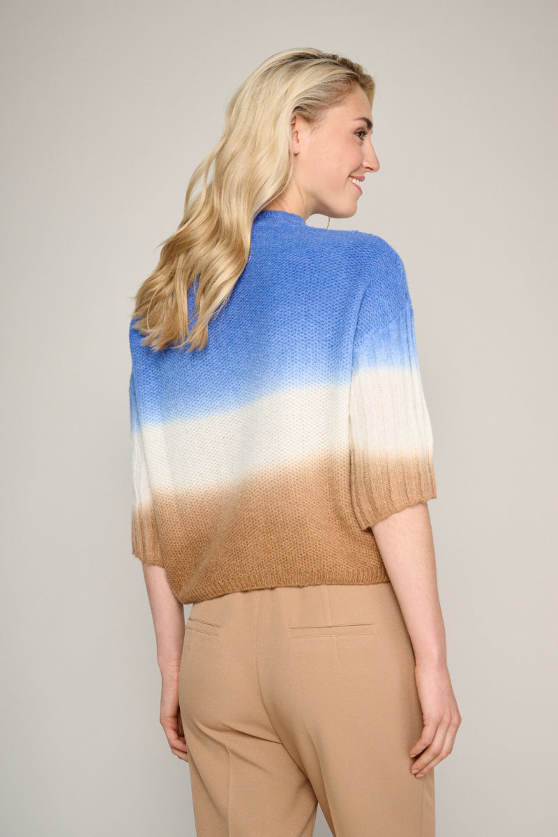 Tricolour knitted pull with three-quarter sleeves